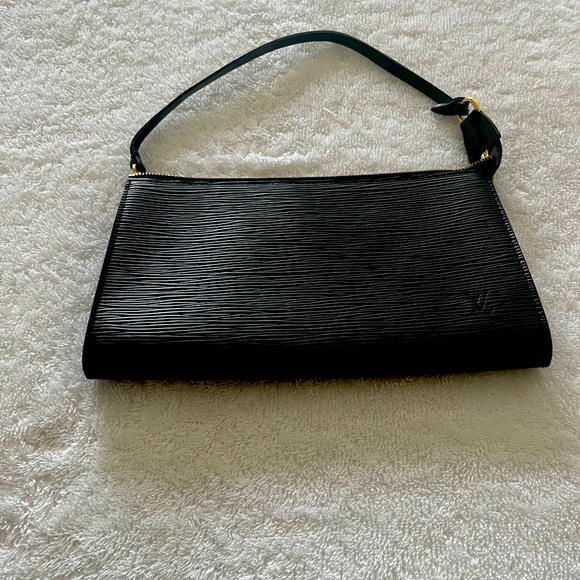 Louis Vuitton Epi Leather pouchette. Excellent condition! - Picture 1 of 6